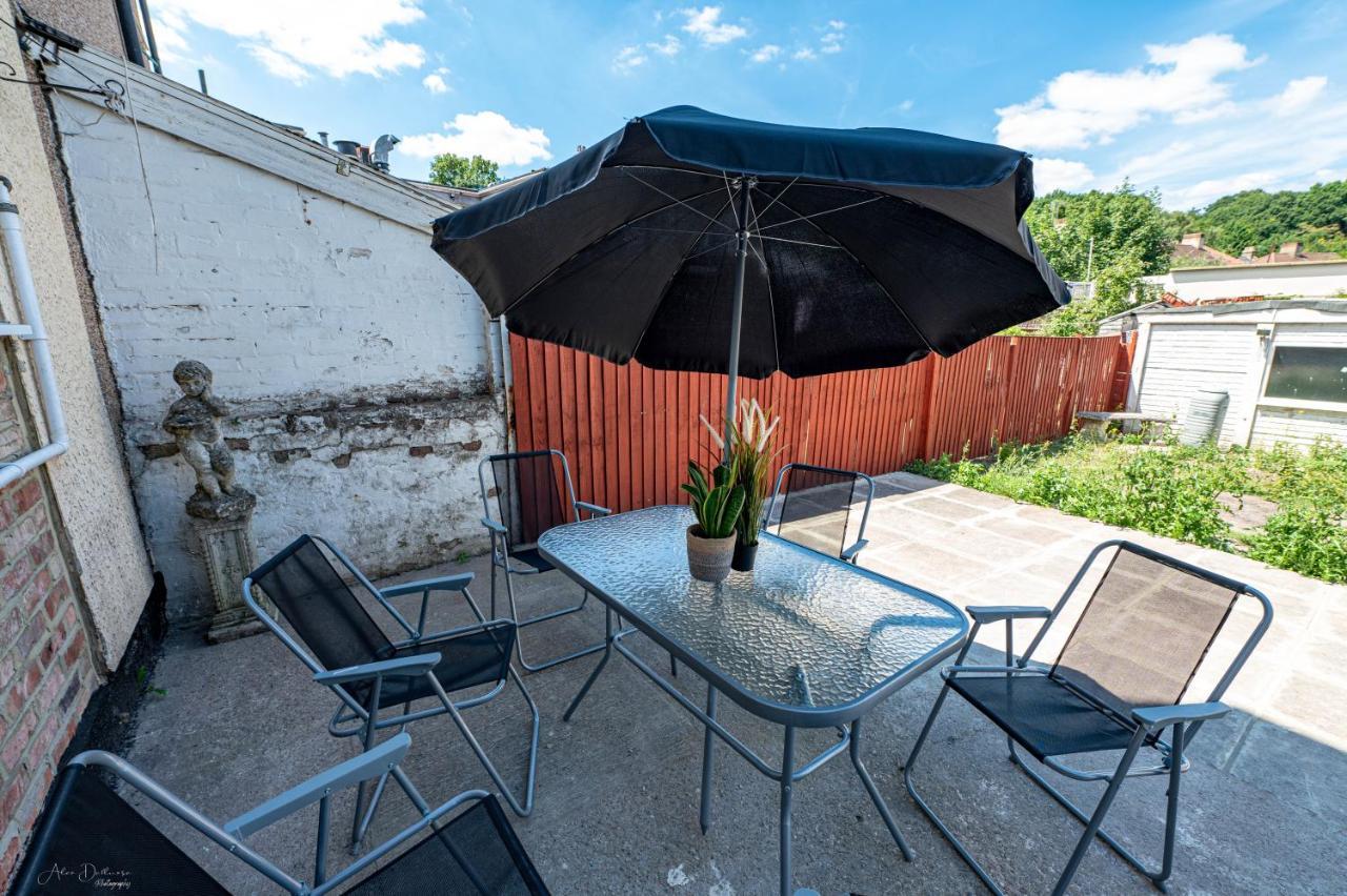 4 Bedrooms,2 Bathrooms House With Free Parking Плъмстед Екстериор снимка