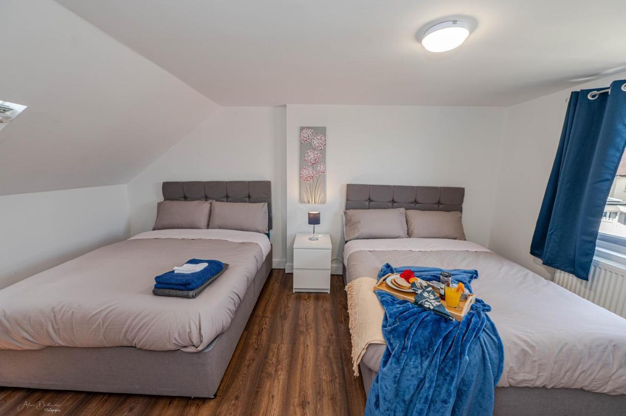 4 Bedrooms,2 Bathrooms House With Free Parking Плъмстед Екстериор снимка