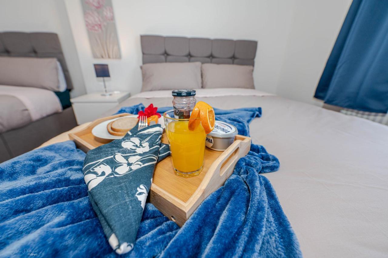 4 Bedrooms,2 Bathrooms House With Free Parking Плъмстед Екстериор снимка